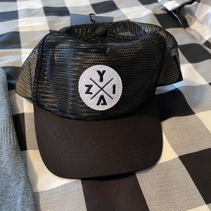 Zyia mesh hat